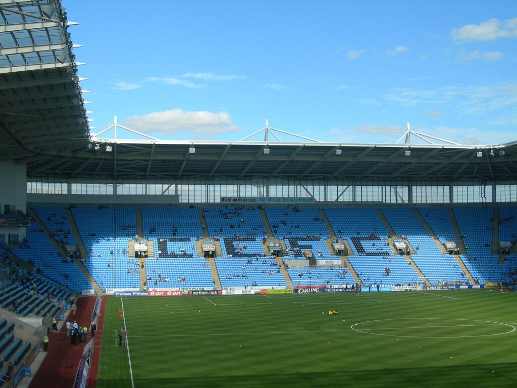 Ricoh Arena, Coventry (stand and pitch) 14s07.jpg