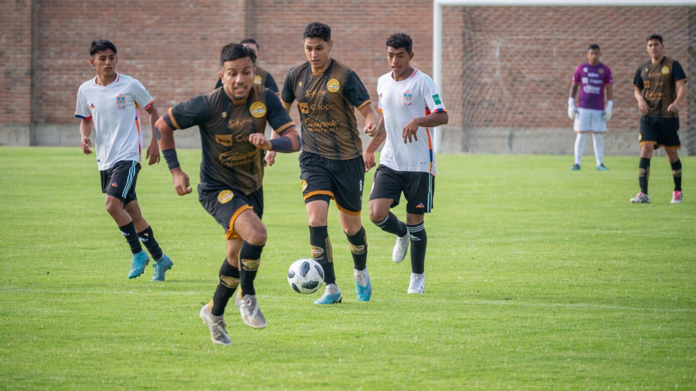 Hinshelwood holds a fragile Golden Boot advantage