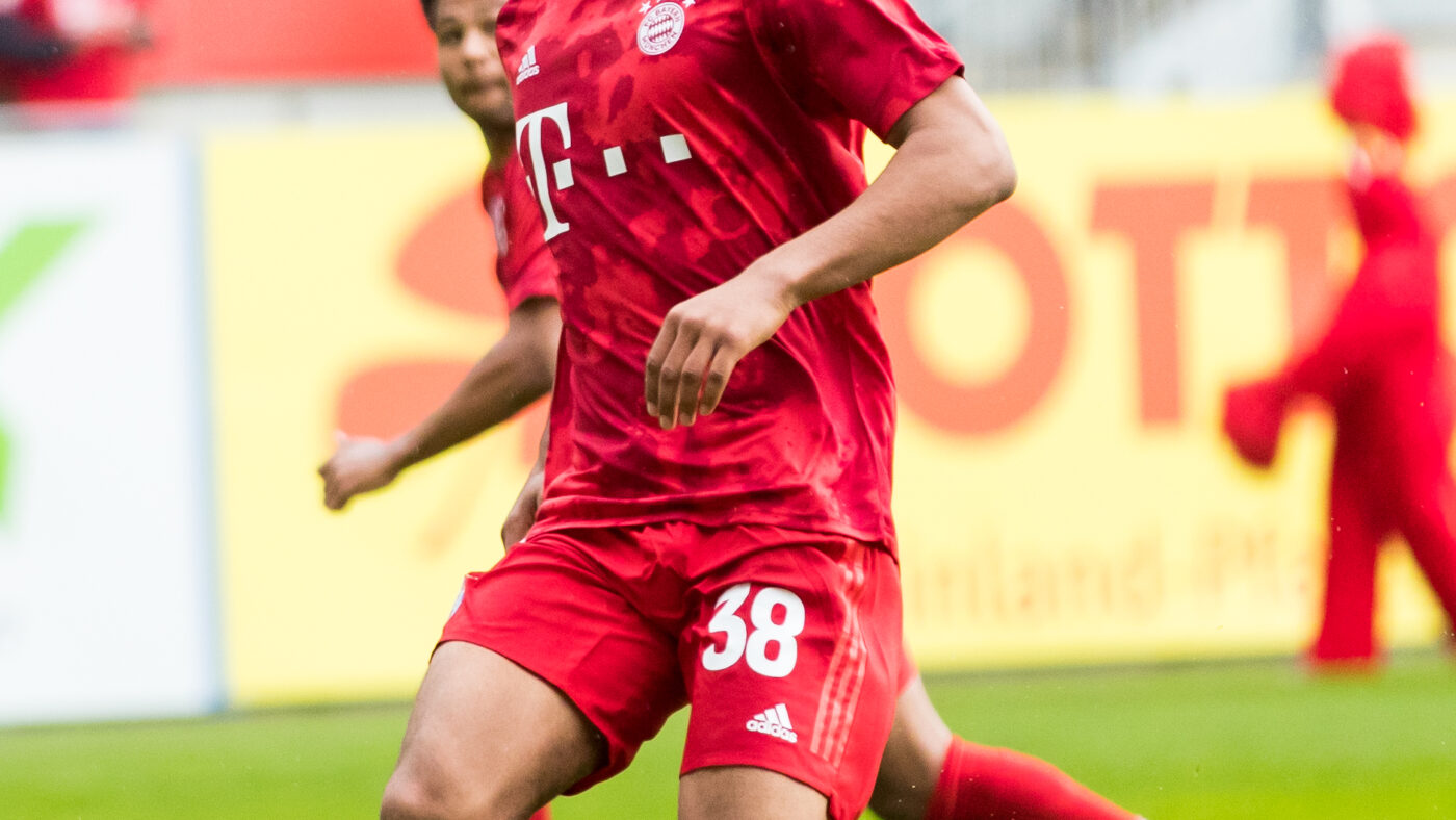 Everton submit loan offer for Joshua Zirkzee
