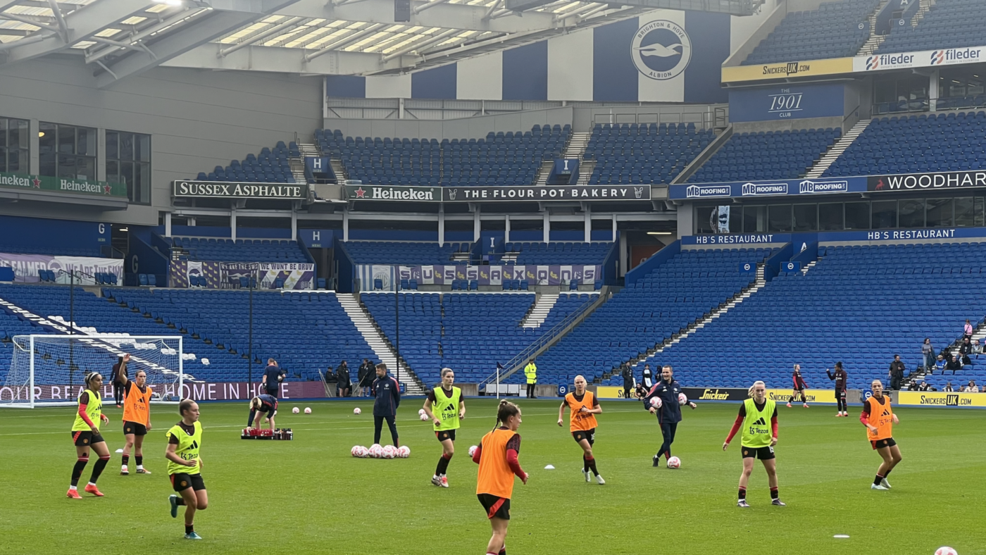Man United hold talks with Leicester over Louis Page